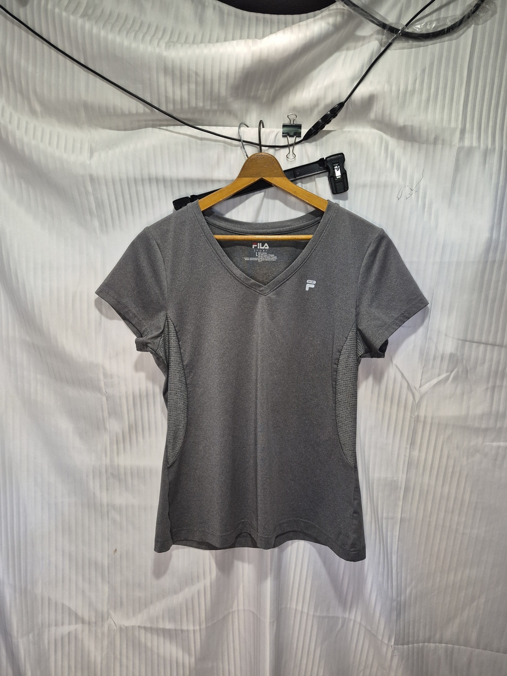 Fila Charcoal Gray V-Neck Short Sleeve Athletic Tee Size Large Vintage Y2K